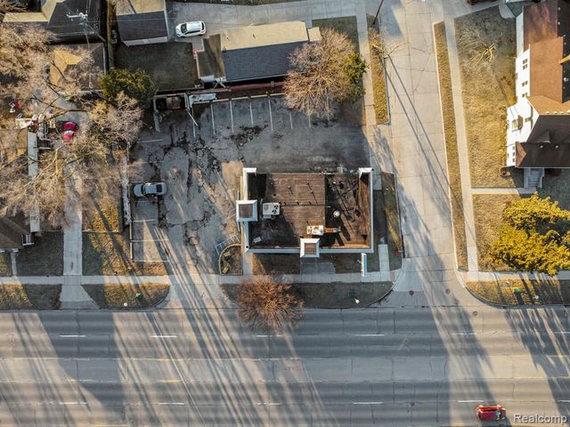 5006 S Wayne Road, Wayne, MI 48184