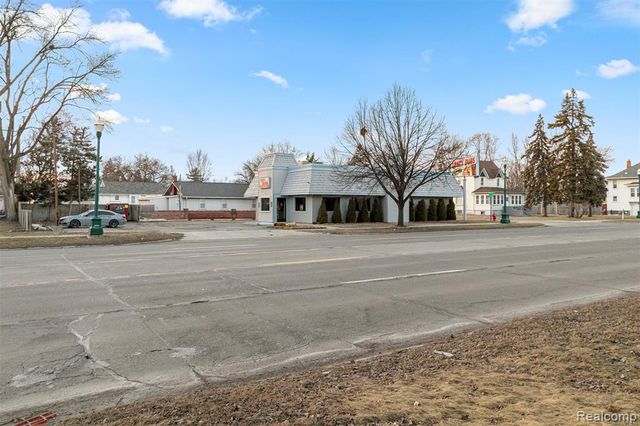 5006 S Wayne Road, Wayne, MI 48184