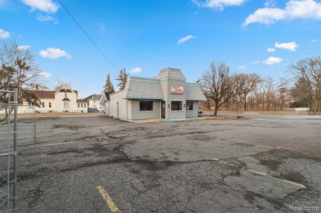 5006 S Wayne Road, Wayne, MI 48184