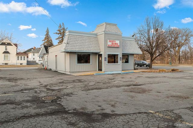 5006 S Wayne Road, Wayne, MI 48184