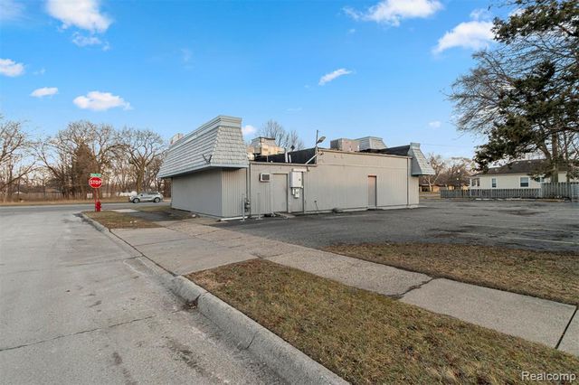 5006 S Wayne Road, Wayne, MI 48184