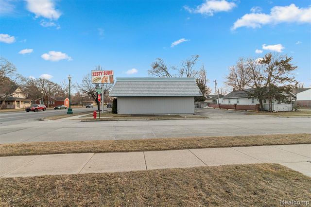 5006 S Wayne Road, Wayne, MI 48184