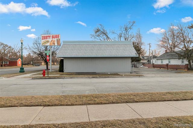 5006 S Wayne Road, Wayne, MI 48184