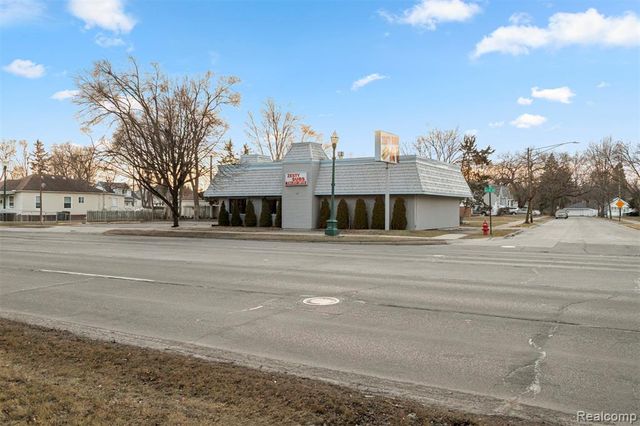 5006 S Wayne Road, Wayne, MI 48184