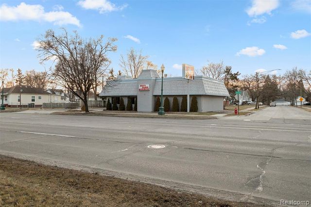 5006 S Wayne Road, Wayne, MI 48184