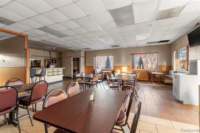 5006 S Wayne Road, Wayne, MI 48184