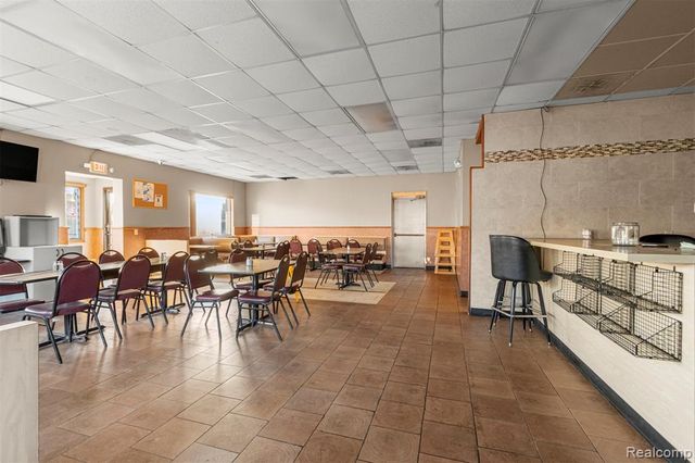 5006 S Wayne Road, Wayne, MI 48184