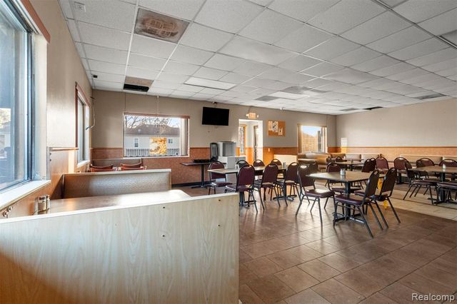 5006 S Wayne Road, Wayne, MI 48184