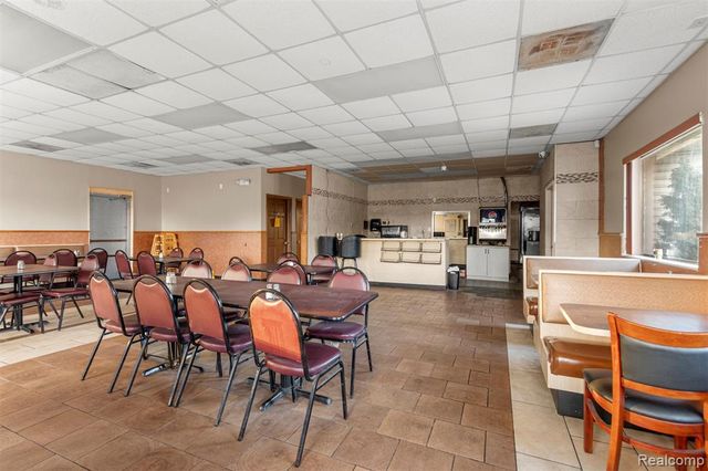 5006 S Wayne Road, Wayne, MI 48184