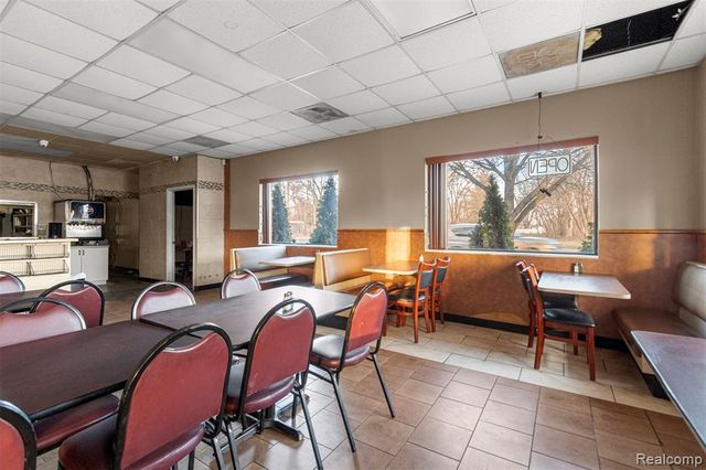 5006 S Wayne Road, Wayne, MI 48184