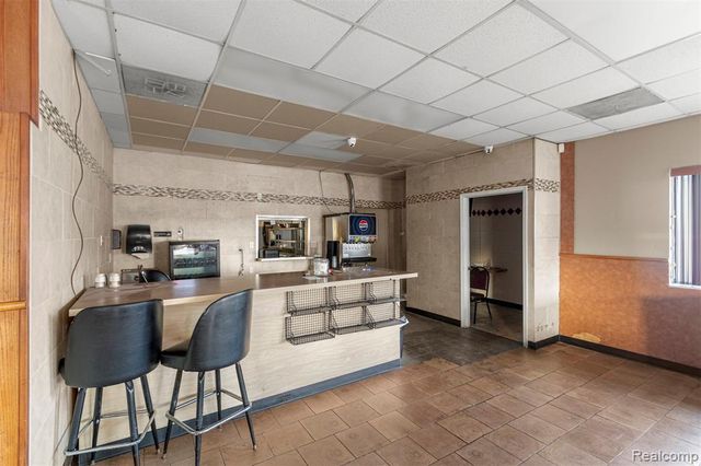 5006 S Wayne Road, Wayne, MI 48184