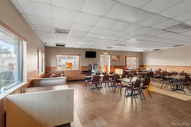 5006 S Wayne Road, Wayne, MI 48184