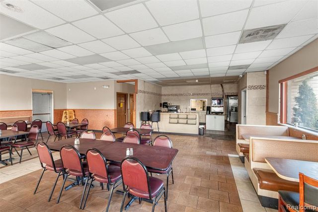 5006 S Wayne Road, Wayne, MI 48184