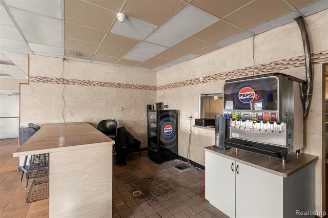 5006 S Wayne Road, Wayne, MI 48184