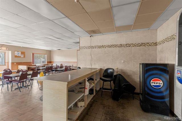 5006 S Wayne Road, Wayne, MI 48184