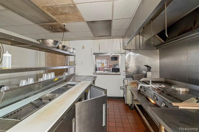 5006 S Wayne Road, Wayne, MI 48184