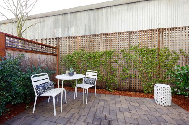 1565 32nd Street 4, Oakland, CA 94608