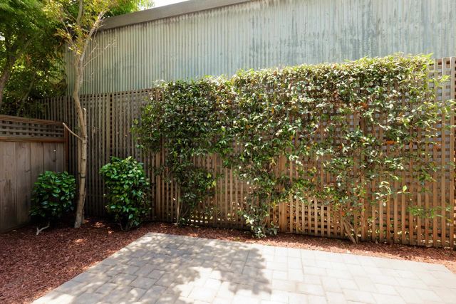 1565 32nd Street 4, Oakland, CA 94608