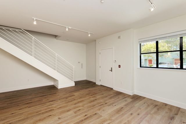 1565 32nd Street 4, Oakland, CA 94608