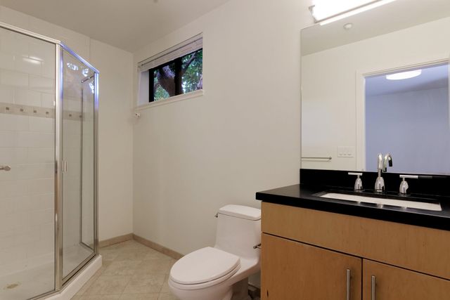 1565 32nd Street 4, Oakland, CA 94608