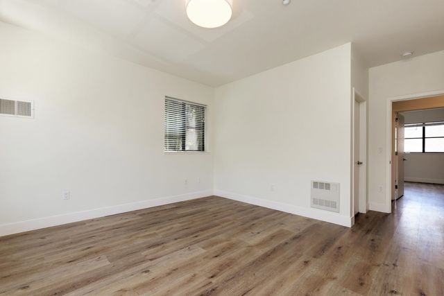 1565 32nd Street 4, Oakland, CA 94608