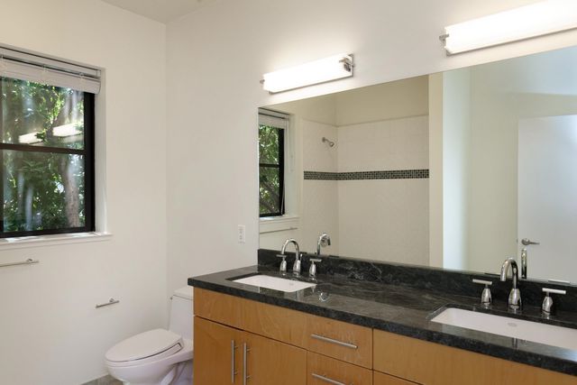 1565 32nd Street 4, Oakland, CA 94608