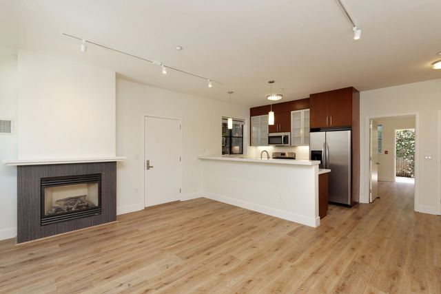 1565 32nd Street 4, Oakland, CA 94608