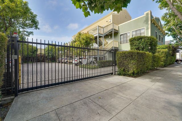 1565 32nd Street 4, Oakland, CA 94608