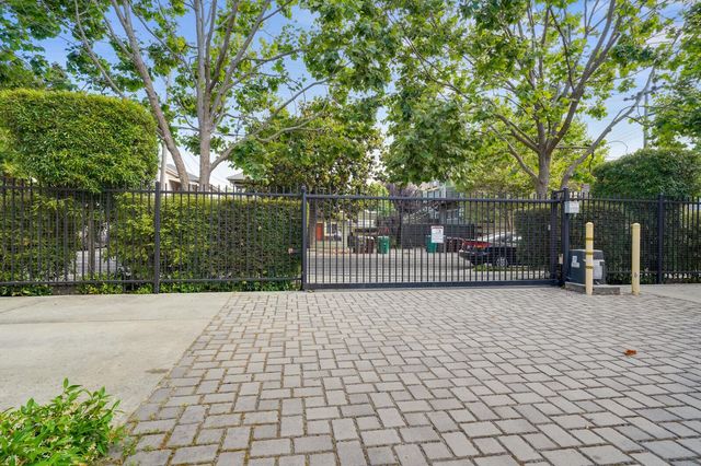 1565 32nd Street 4, Oakland, CA 94608