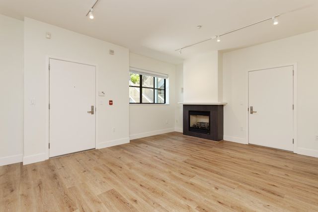 1565 32nd Street 4, Oakland, CA 94608