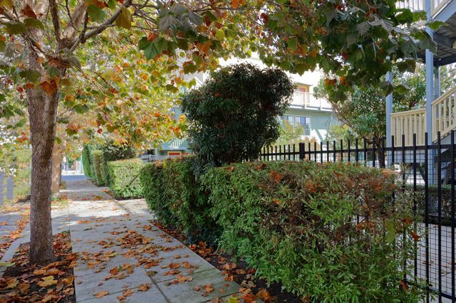 1565 32nd Street 4, Oakland, CA 94608