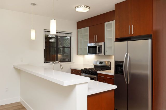 1565 32nd Street 4, Oakland, CA 94608