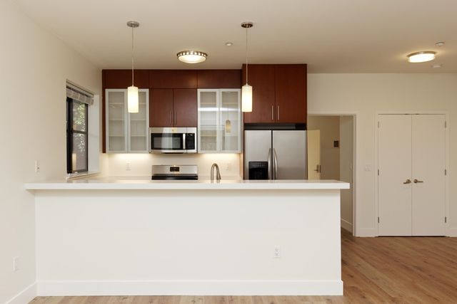 1565 32nd Street 4, Oakland, CA 94608