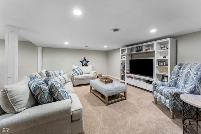 4410 N Riverside Drive, Columbus, IN 47203