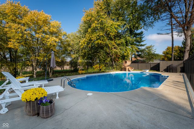 4410 N Riverside Drive, Columbus, IN 47203