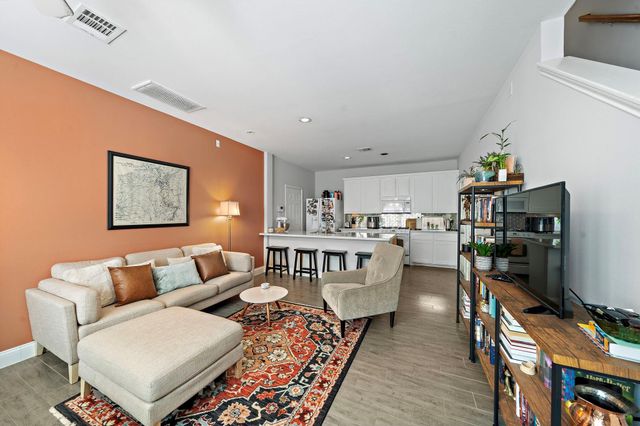 2915 Chenevert Street, Houston, TX 77004