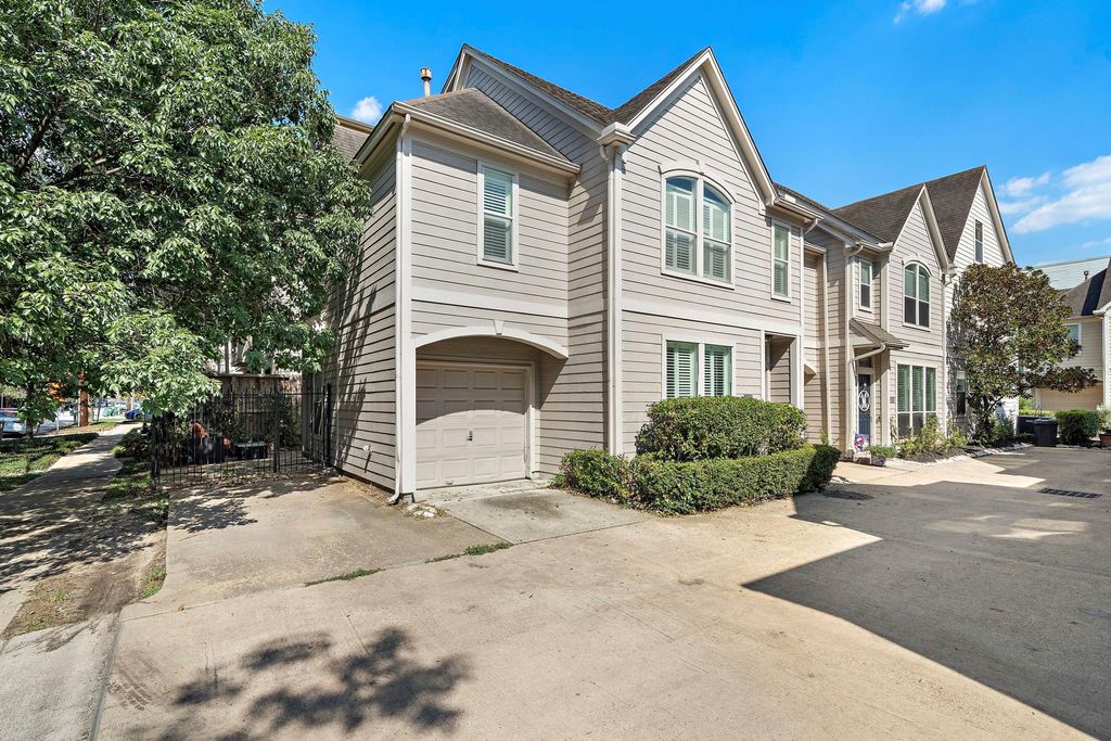 2915 Chenevert Street, Houston, TX 77004