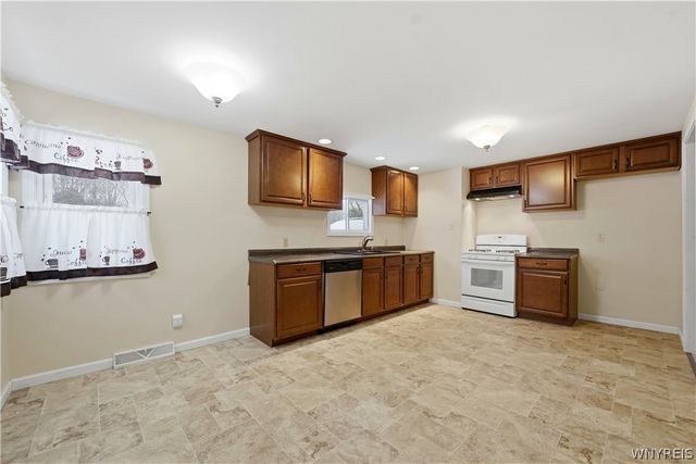 7453 Bear Ridge Road, Pendleton, NY 14120