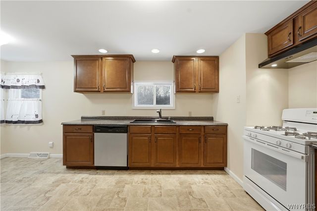 7453 Bear Ridge Road, Pendleton, NY 14120