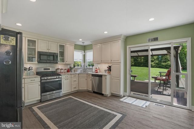 4317 TROPHY, Upper Chichester, PA 19061