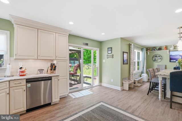 4317 TROPHY, Upper Chichester, PA 19061