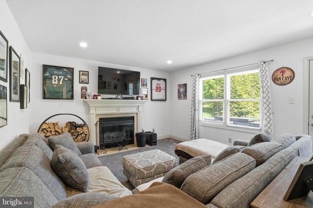 4317 TROPHY, Upper Chichester, PA 19061