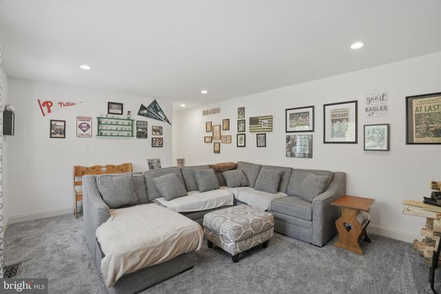 4317 TROPHY, Upper Chichester, PA 19061