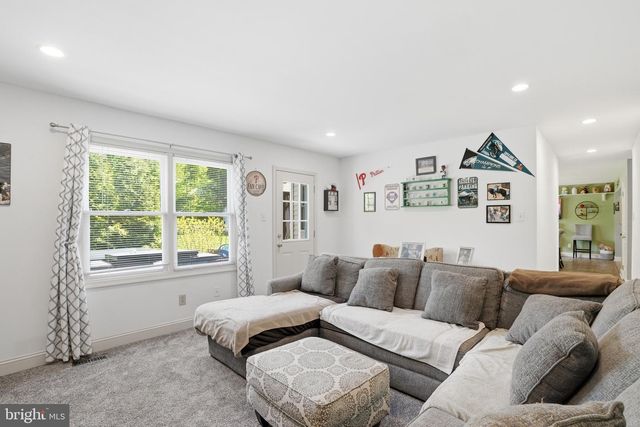 4317 TROPHY, Upper Chichester, PA 19061