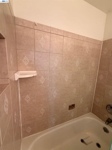 1510 E St 22, Hayward, CA 94541