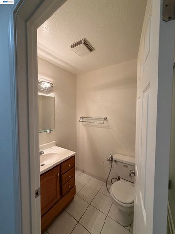 1510 E St 22, Hayward, CA 94541