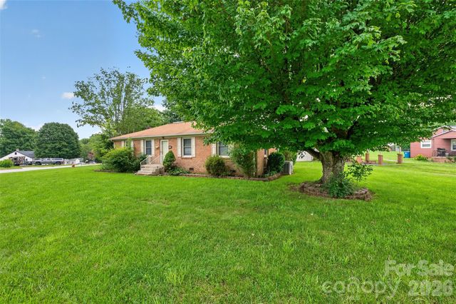 165 34th Street NW, Hickory, NC 28601