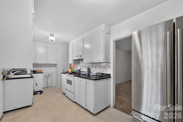 165 34th Street NW, Hickory, NC 28601