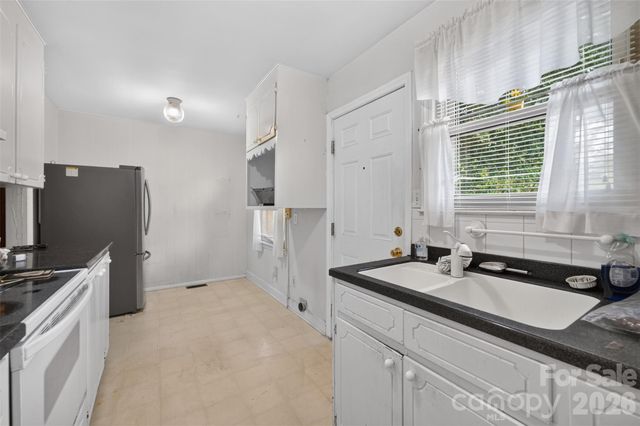 165 34th Street NW, Hickory, NC 28601