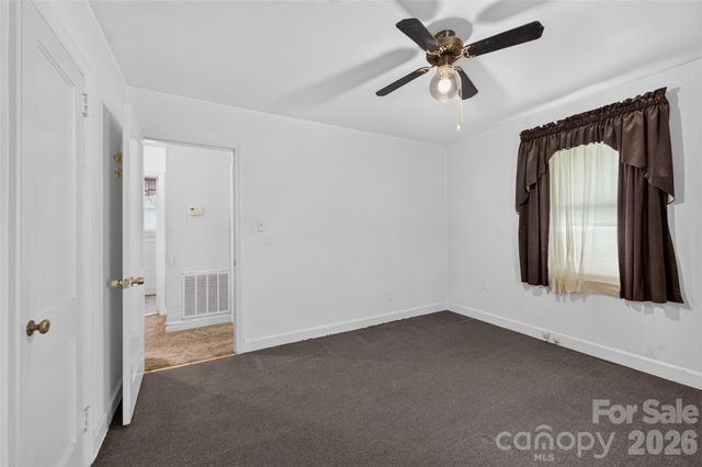 165 34th Street NW, Hickory, NC 28601